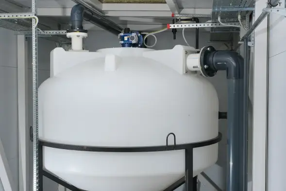 Емкость ЦКТ 3000 л с патрубком 160мм с фланцем под плотность до 1,2 г/см3 белая в обрешетке