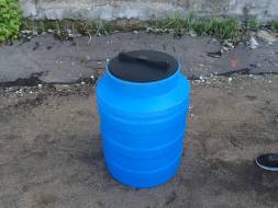 Бочка (емкость) пластиковая вертикальная с крышкой, 100 л, белый [TV100S4]