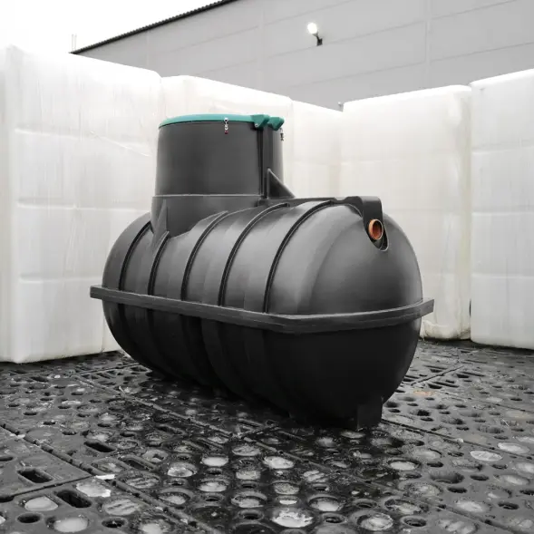 Емкость подземная U 3000 черный
