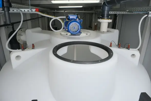 Емкость ЦКТ 3000 л с патрубком 90мм под плотность до 1,2 г/см³ белая в обрешетке