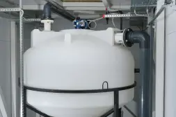 Емкость ЦКТ 3000 л с патрубком 110мм с фланцем белая