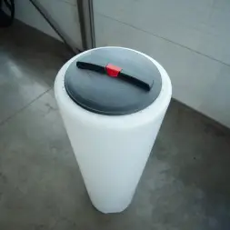 Емкость VD 400л белая с откидной крышкой