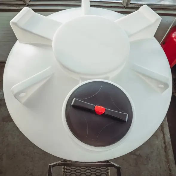 Емкость ЦКТ 5000 л с патрубком 160мм под плотность до 1,2 г/см3 белая в обрешетке