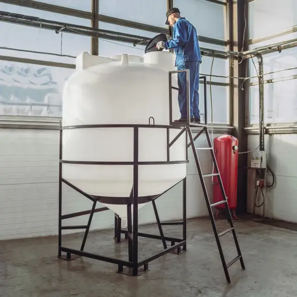 Емкость ЦКТ 5000 л с патрубком 160мм под плотность до 1,2 г/см3 белая в обрешетке