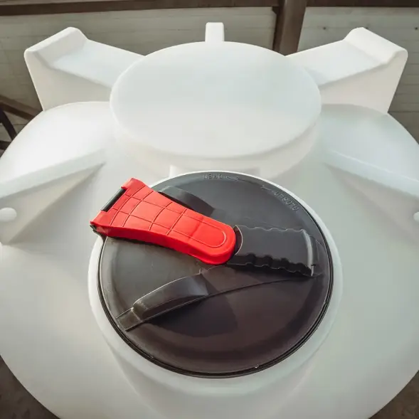 Емкость ЦКТ 3000 л с патрубком 110мм под плотность до 1,5 г/см3 белая в обрешетке с лестницей