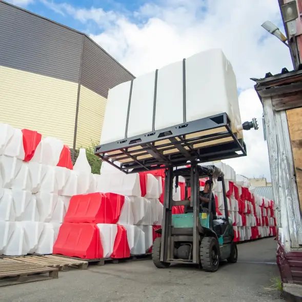 Емкость KR 4000л белая в обрешетке (полный слив)