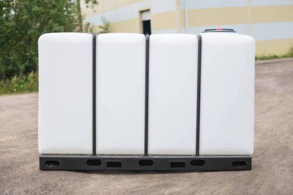 Емкость KR 4000л белая с откидной крышкой в обрешетке (полный слив)