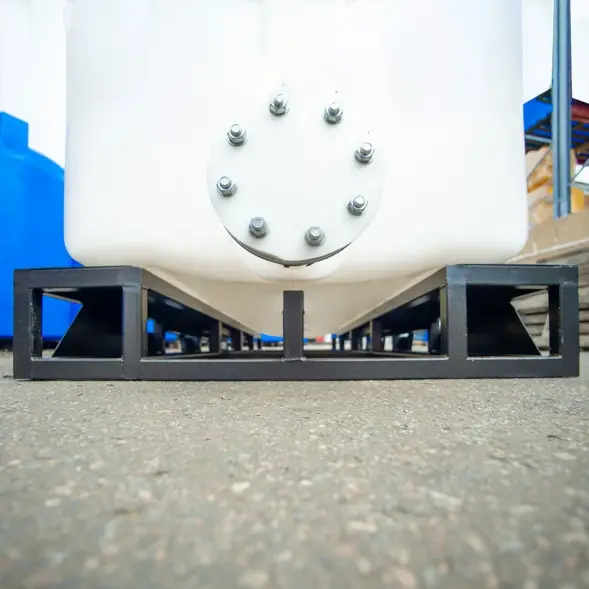 Емкость KR 4000л белая с откидной крышкой в обрешетке (полный слив)