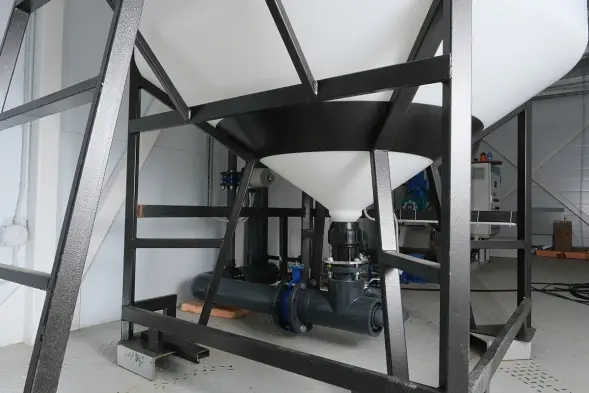 Емкость ЦКТ 3000 л с патрубком 160мм под плотность до 1,5 г/см3 белая в обрешетке