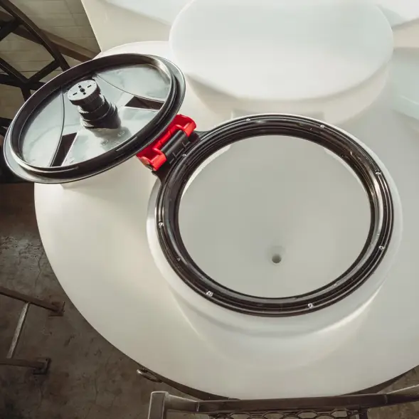 Емкость ЦКТ 3000 л с патрубком 160мм под плотность до 1,5 г/см3 белая в обрешетке