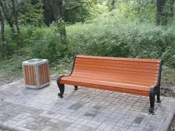 Урна бетонная с отделкой деревом «Лотос»